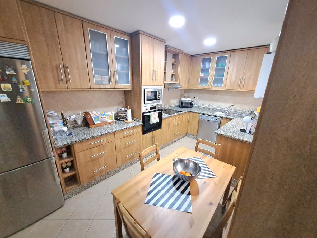 4 Bed Apartment for sale in Fuengirola Costa Del Sol, Málaga, Spain