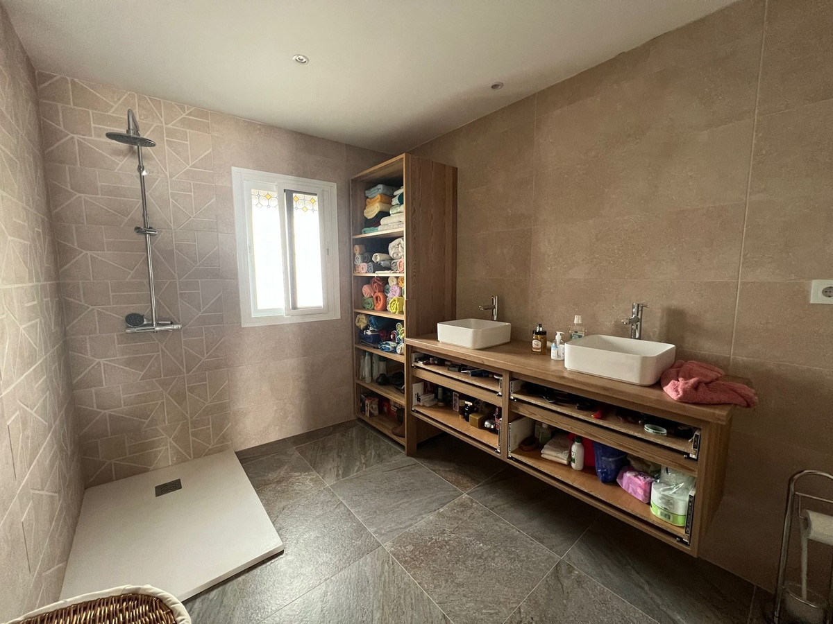 4 Bed Townhouse for sale in Estepona Costa Del Sol, Málaga, Spain