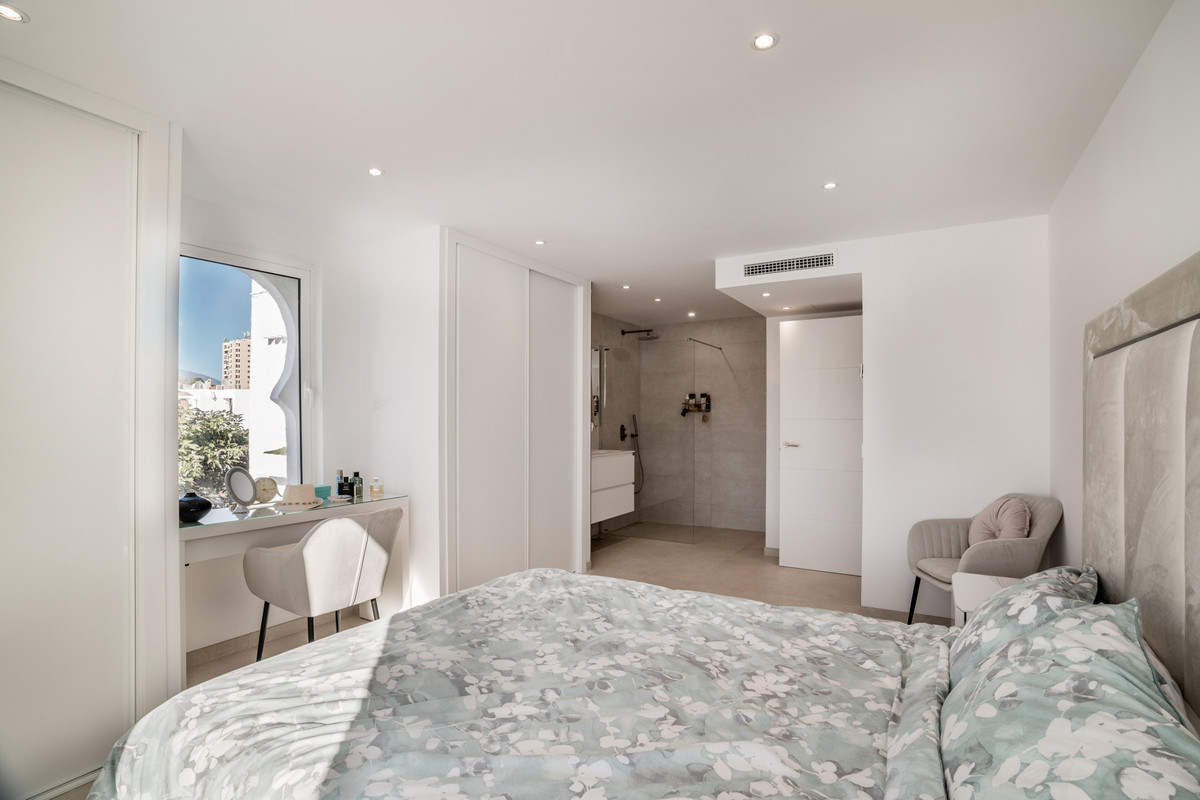 3 Bed Apartment for sale in Nueva Andalucía Costa Del Sol, Málaga, Spain