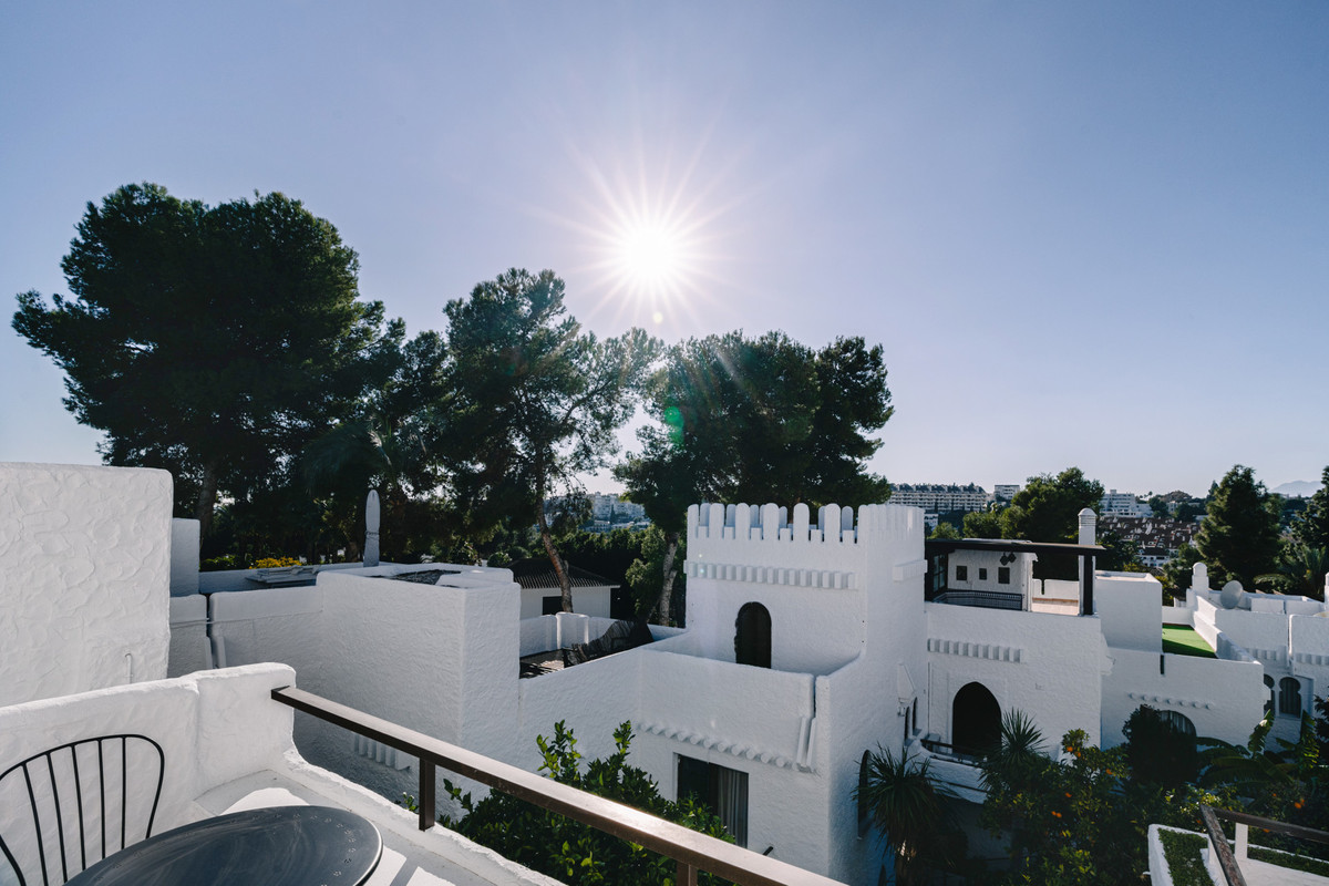 3 Bed Apartment for sale in Nueva Andalucía Costa Del Sol, Málaga, Spain