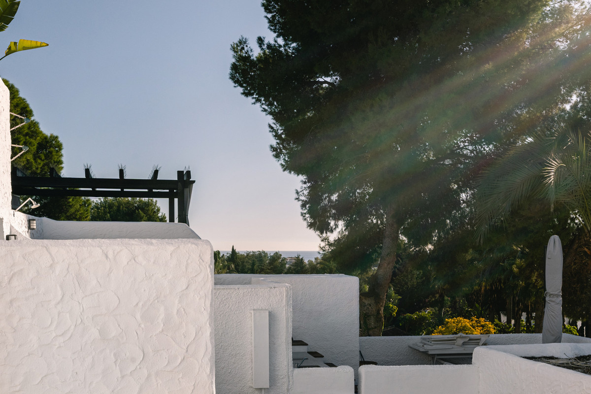 3 Bed Apartment for sale in Nueva Andalucía Costa Del Sol, Málaga, Spain