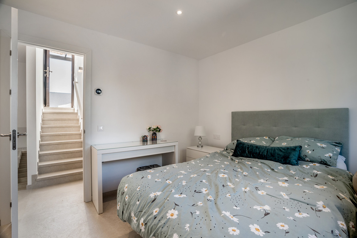 3 Bed Apartment for sale in Nueva Andalucía Costa Del Sol, Málaga, Spain