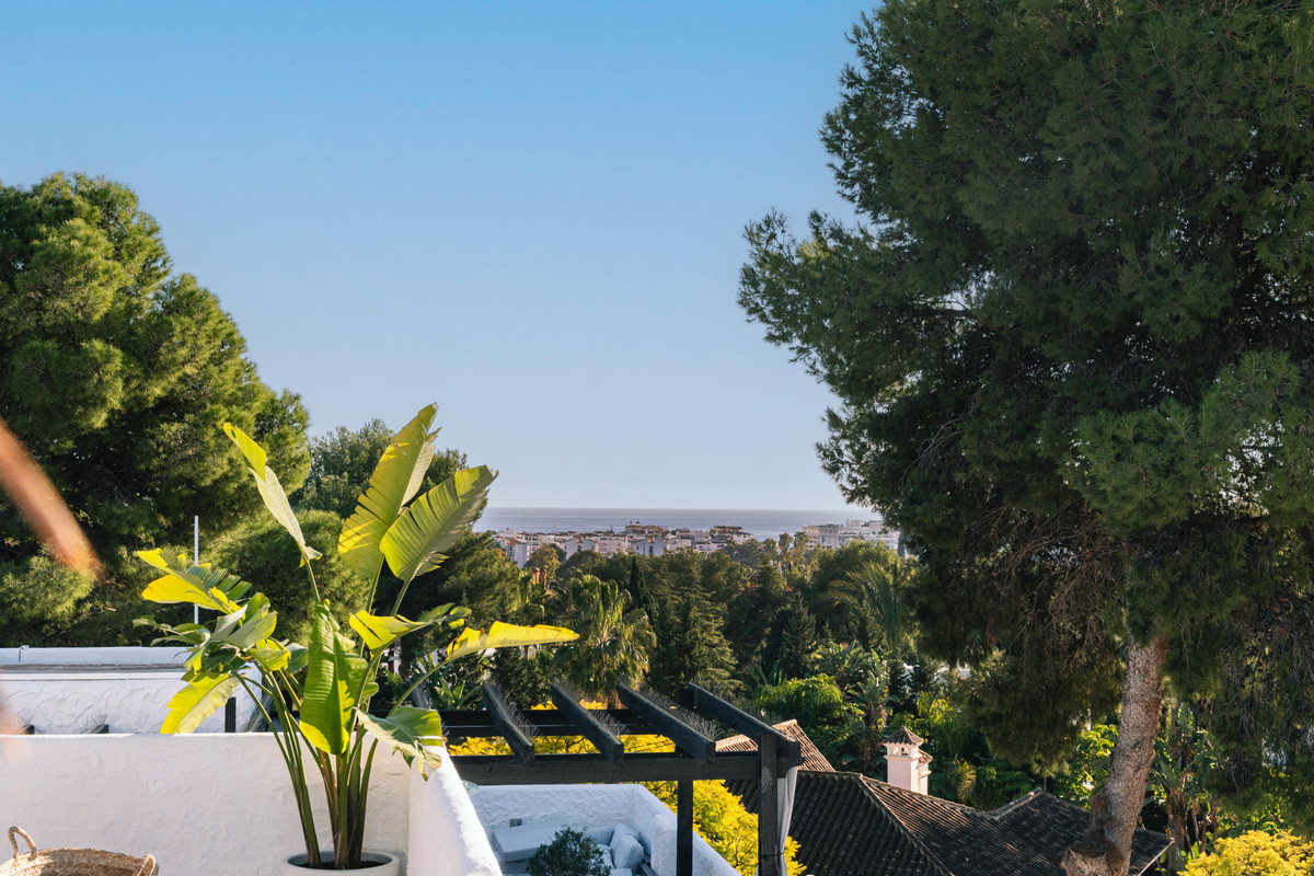 3 Bed Apartment for sale in Nueva Andalucía Costa Del Sol, Málaga, Spain