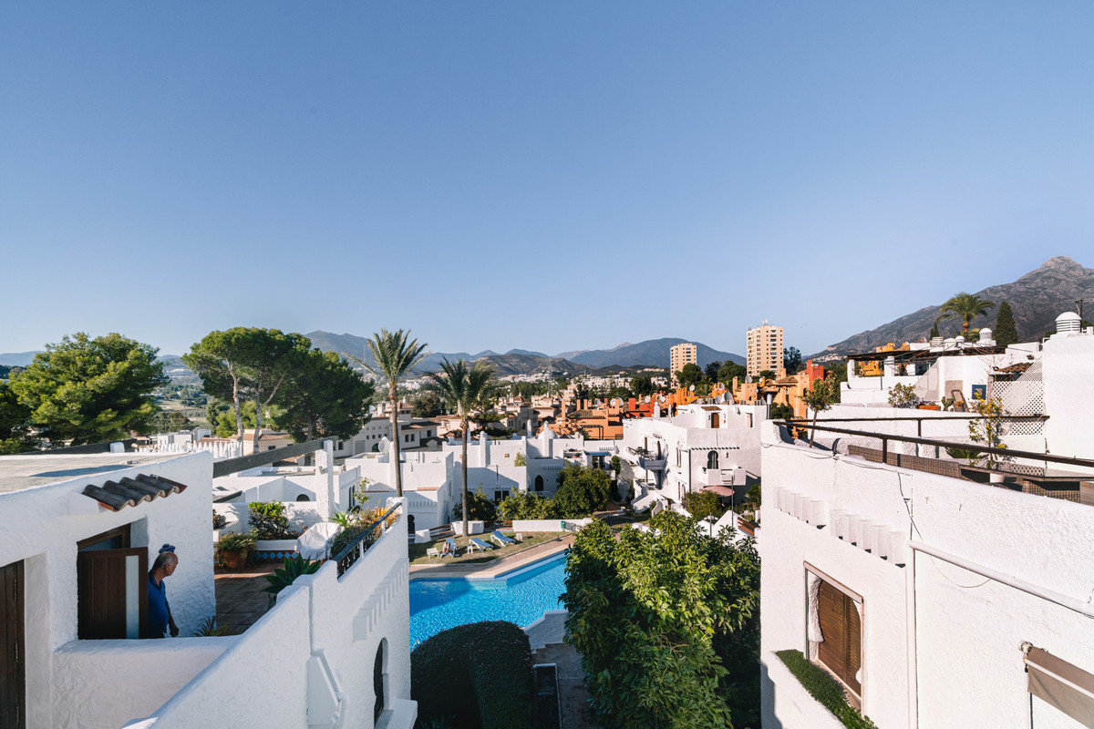 3 Bed Apartment for sale in Nueva Andalucía Costa Del Sol, Málaga, Spain