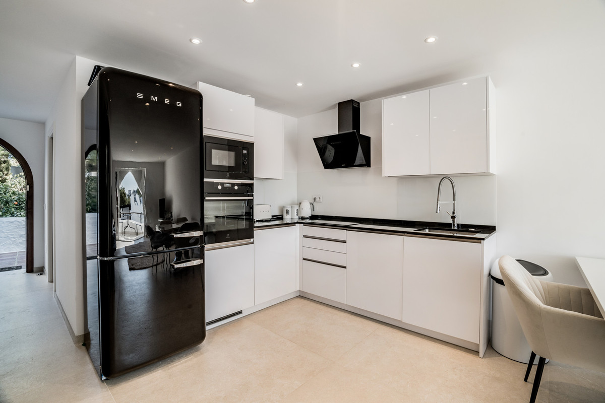 3 Bed Apartment for sale in Nueva Andalucía Costa Del Sol, Málaga, Spain
