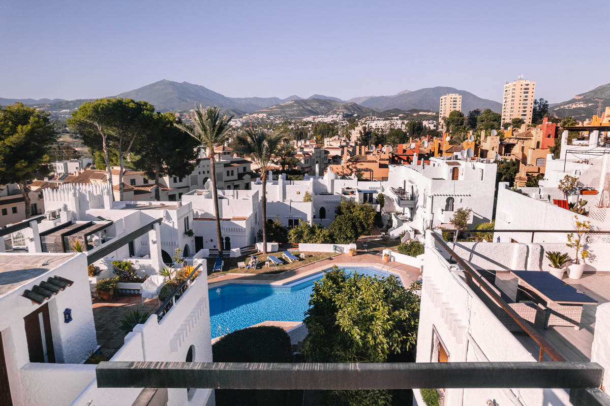 3 Bed Apartment for sale in Nueva Andalucía Costa Del Sol, Málaga, Spain