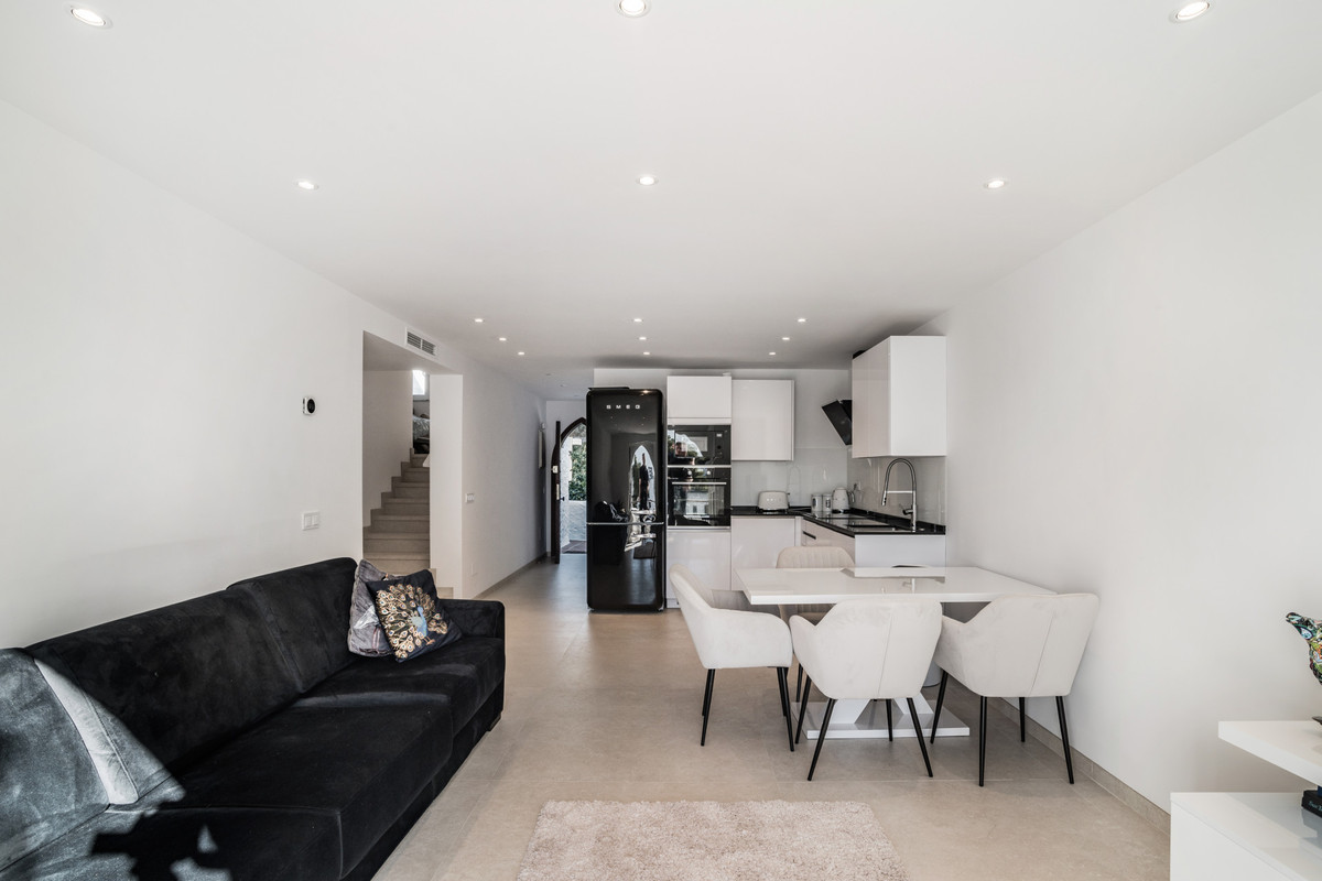 3 Bed Apartment for sale in Nueva Andalucía Costa Del Sol, Málaga, Spain