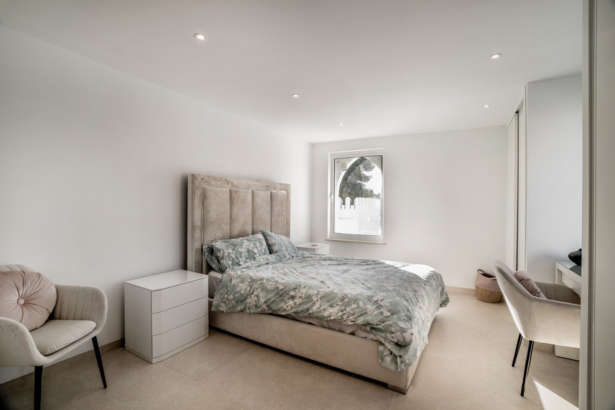 3 Bed Apartment for sale in Nueva Andalucía Costa Del Sol, Málaga, Spain