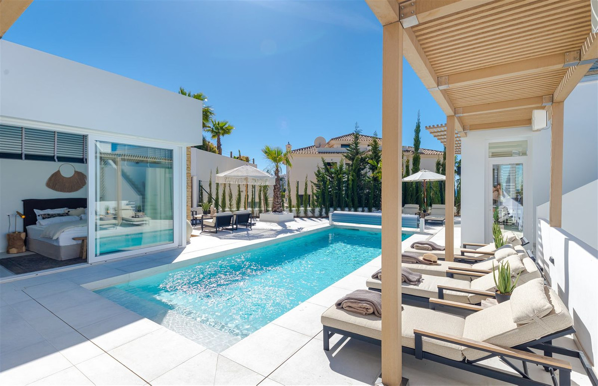 Se vende Villa - Chalet de 9 dormitorios en Costa Del Sol, Málaga, España