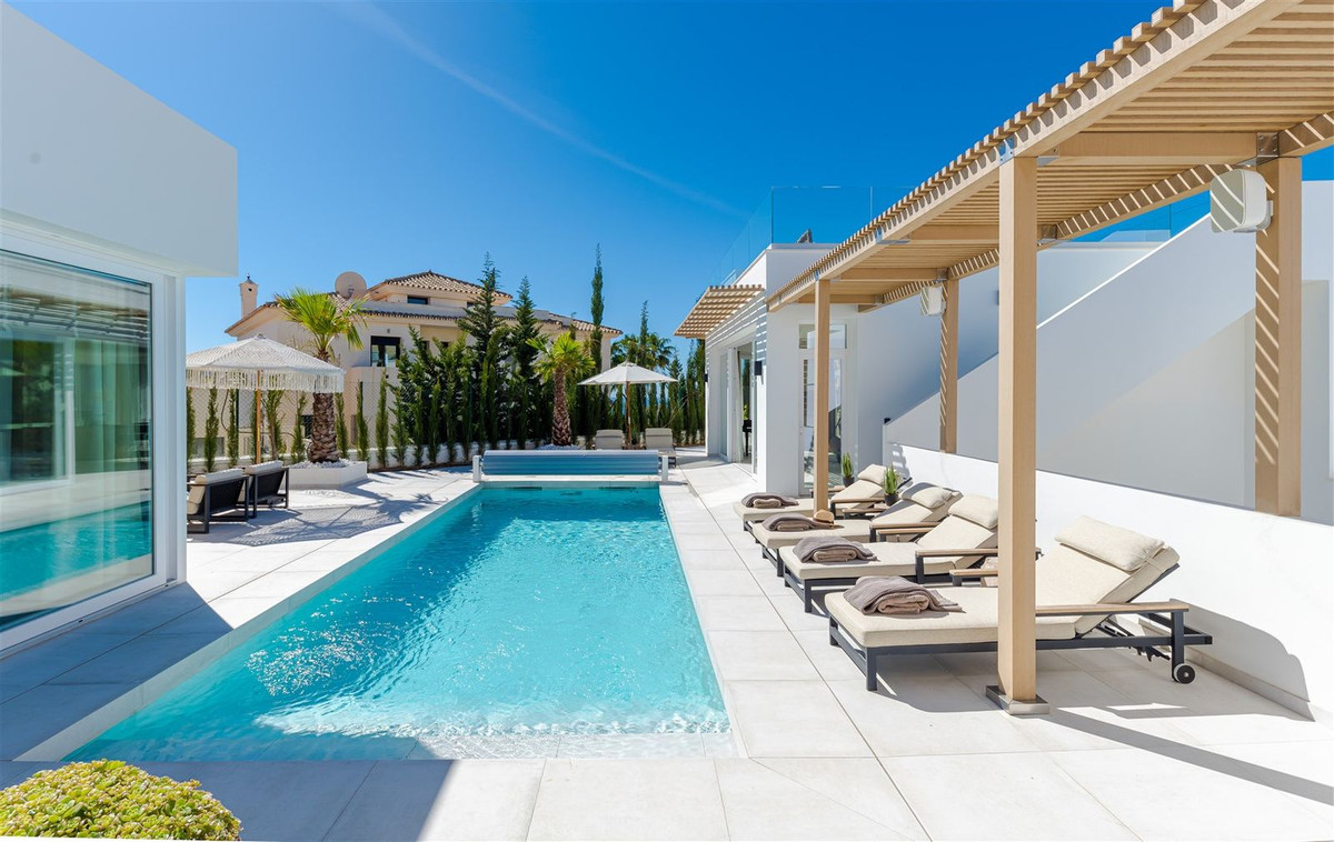 Se vende Villa - Chalet de 9 dormitorios en Costa Del Sol, Málaga, España