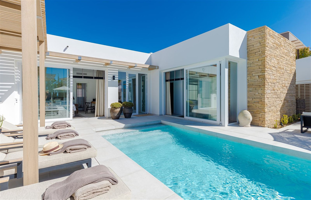 Se vende Villa - Chalet de 9 dormitorios en Costa Del Sol, Málaga, España