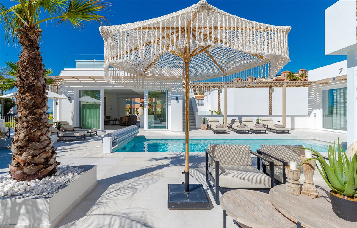 Se vende Villa - Chalet de 9 dormitorios en Costa Del Sol, Málaga, España