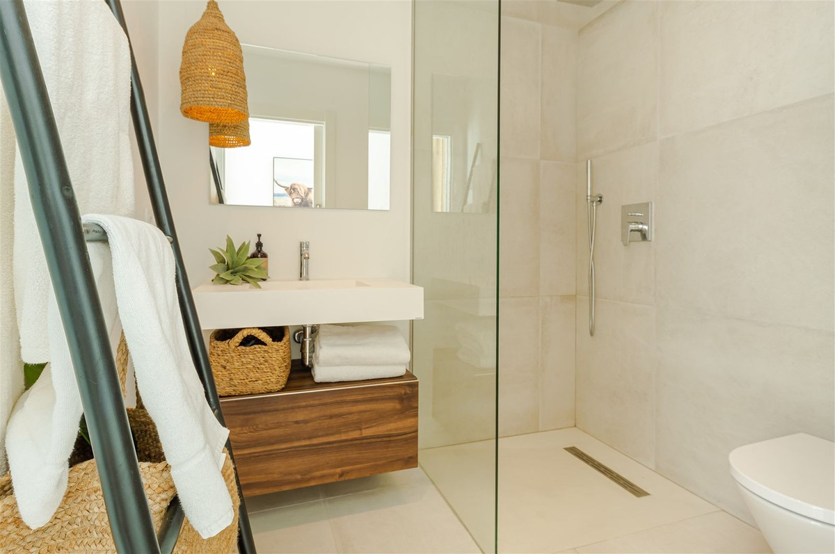 Se vende Villa - Chalet de 9 dormitorios en Costa Del Sol, Málaga, España