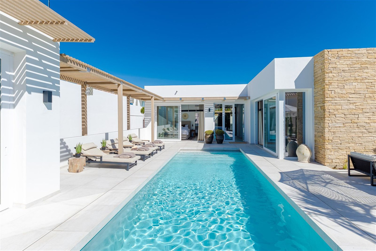 Se vende Villa - Chalet de 9 dormitorios en Costa Del Sol, Málaga, España