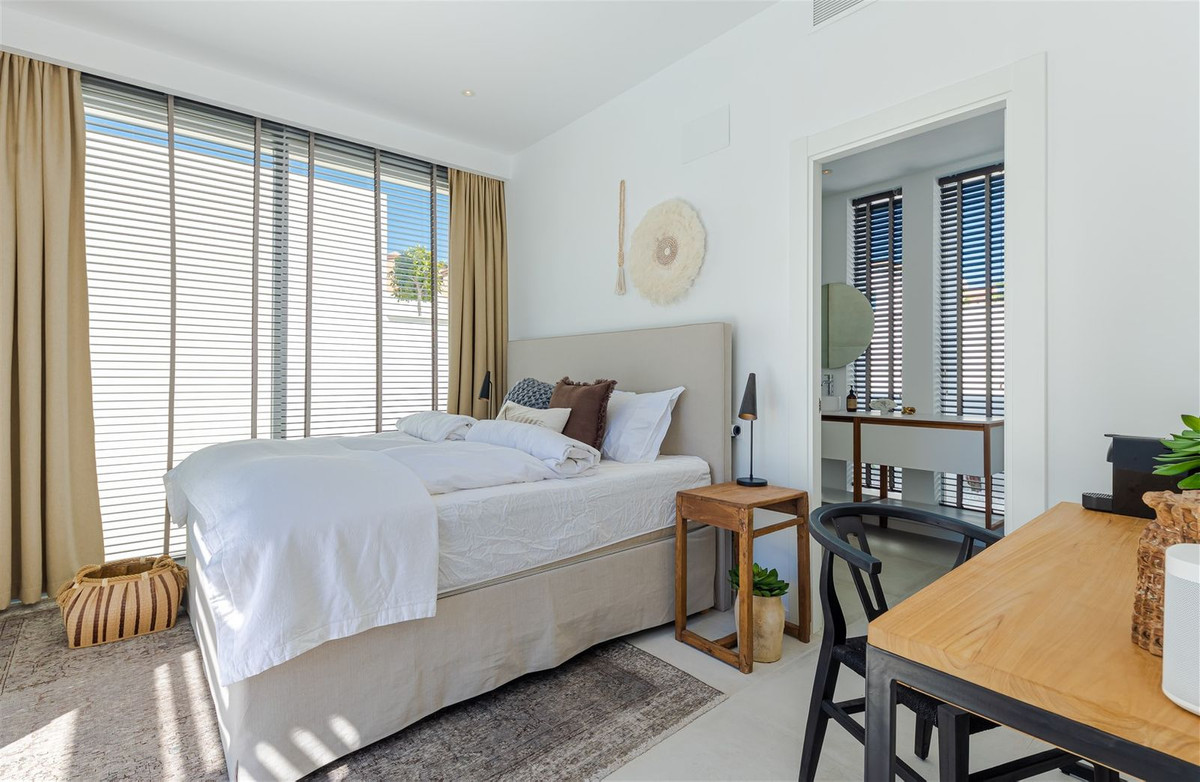 Se vende Villa - Chalet de 9 dormitorios en Costa Del Sol, Málaga, España