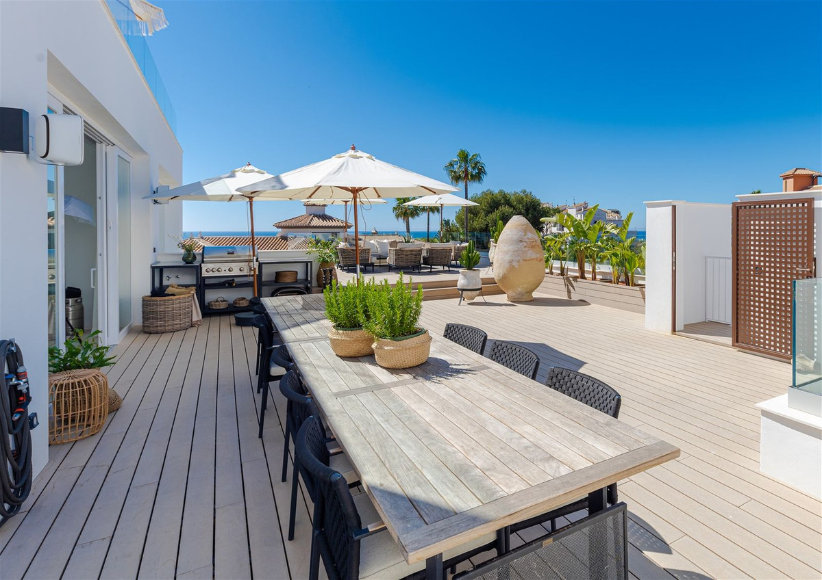 Se vende Villa - Chalet de 9 dormitorios en Costa Del Sol, Málaga, España