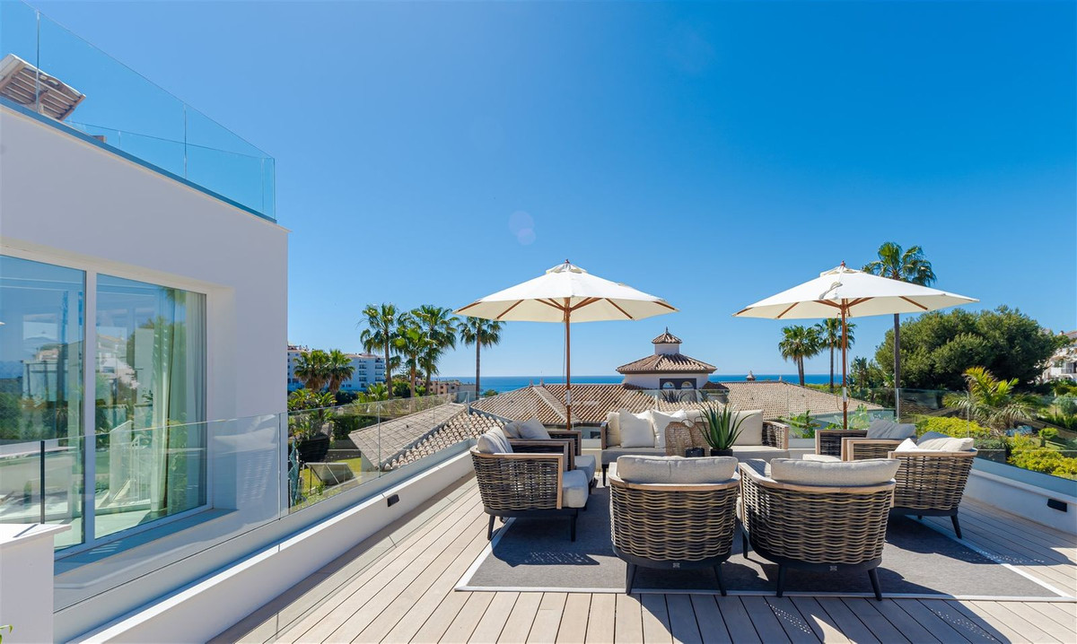 Se vende Villa - Chalet de 9 dormitorios en Costa Del Sol, Málaga, España