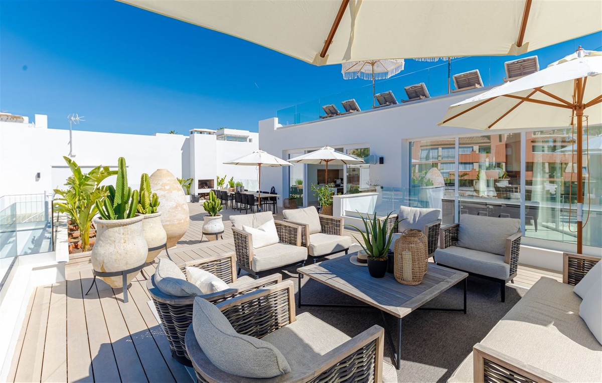 Se vende Villa - Chalet de 9 dormitorios en Costa Del Sol, Málaga, España