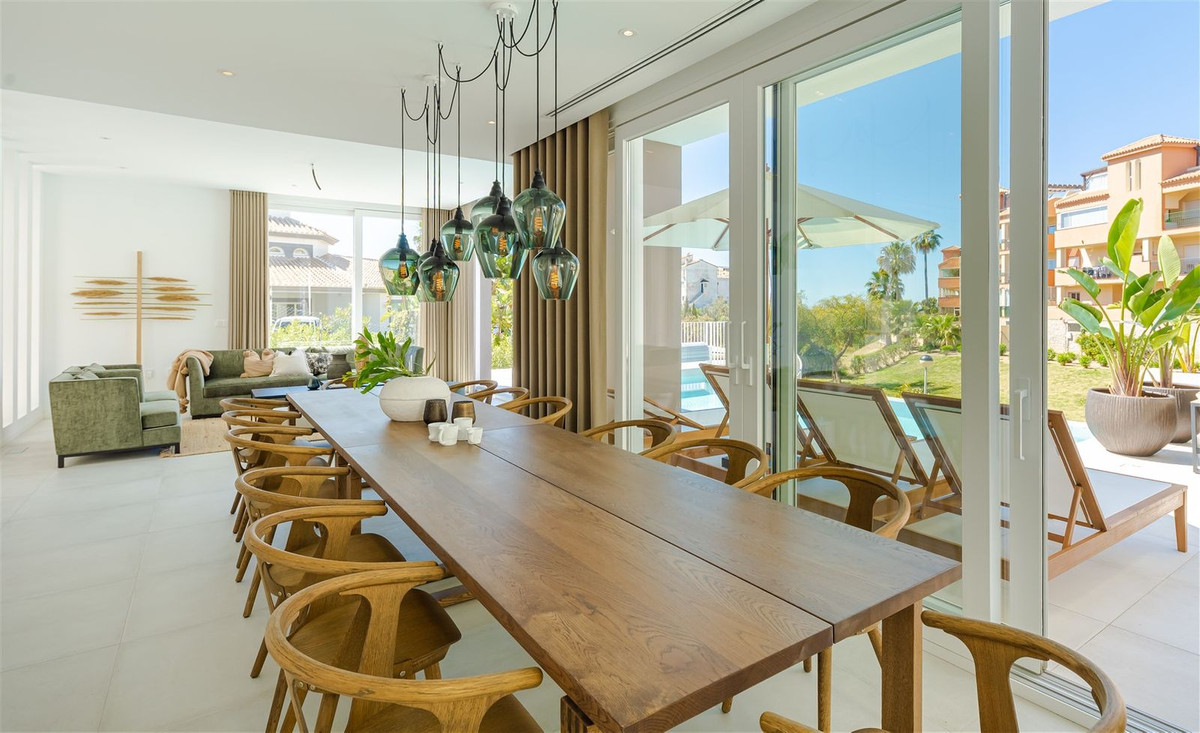 Se vende Villa - Chalet de 9 dormitorios en Costa Del Sol, Málaga, España