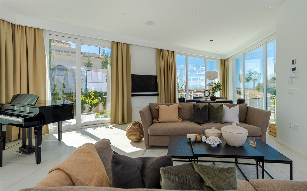 Se vende Villa - Chalet de 9 dormitorios en Costa Del Sol, Málaga, España