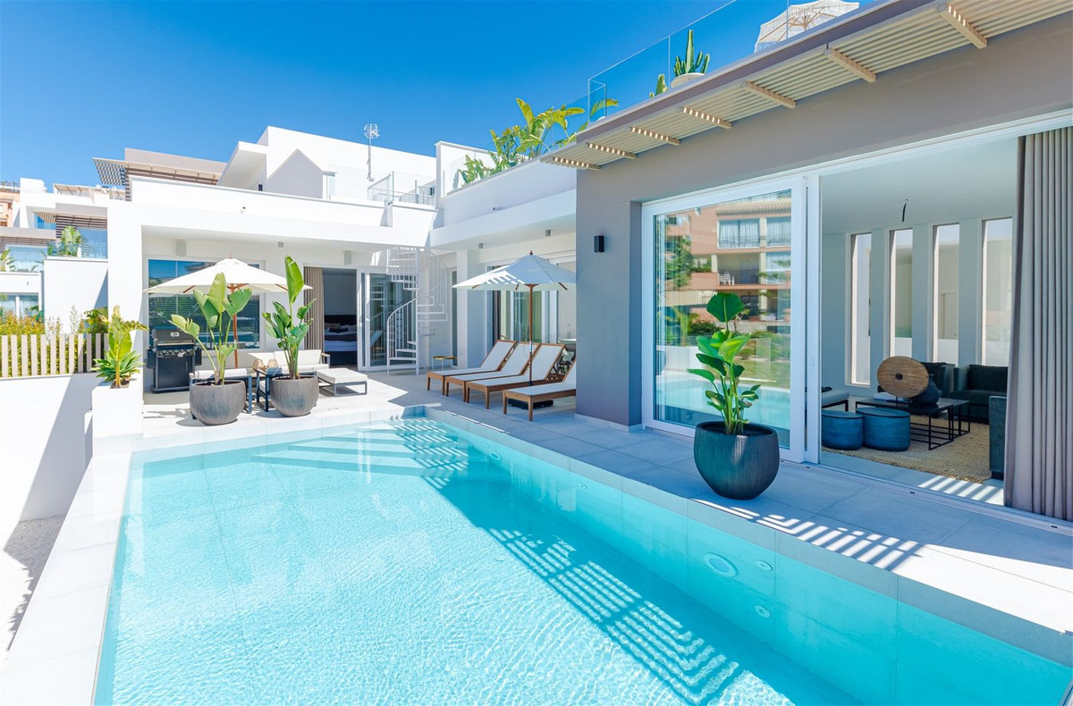 Se vende Villa - Chalet de 9 dormitorios en Costa Del Sol, Málaga, España