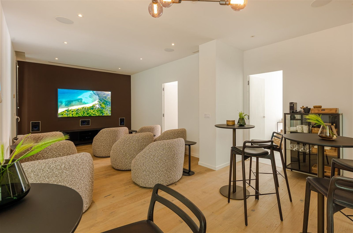 Se vende Villa - Chalet de 9 dormitorios en Costa Del Sol, Málaga, España