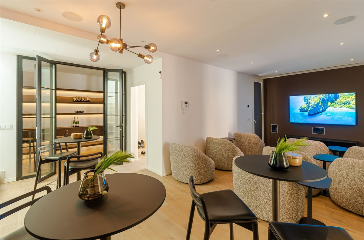 Se vende Villa - Chalet de 9 dormitorios en Costa Del Sol, Málaga, España