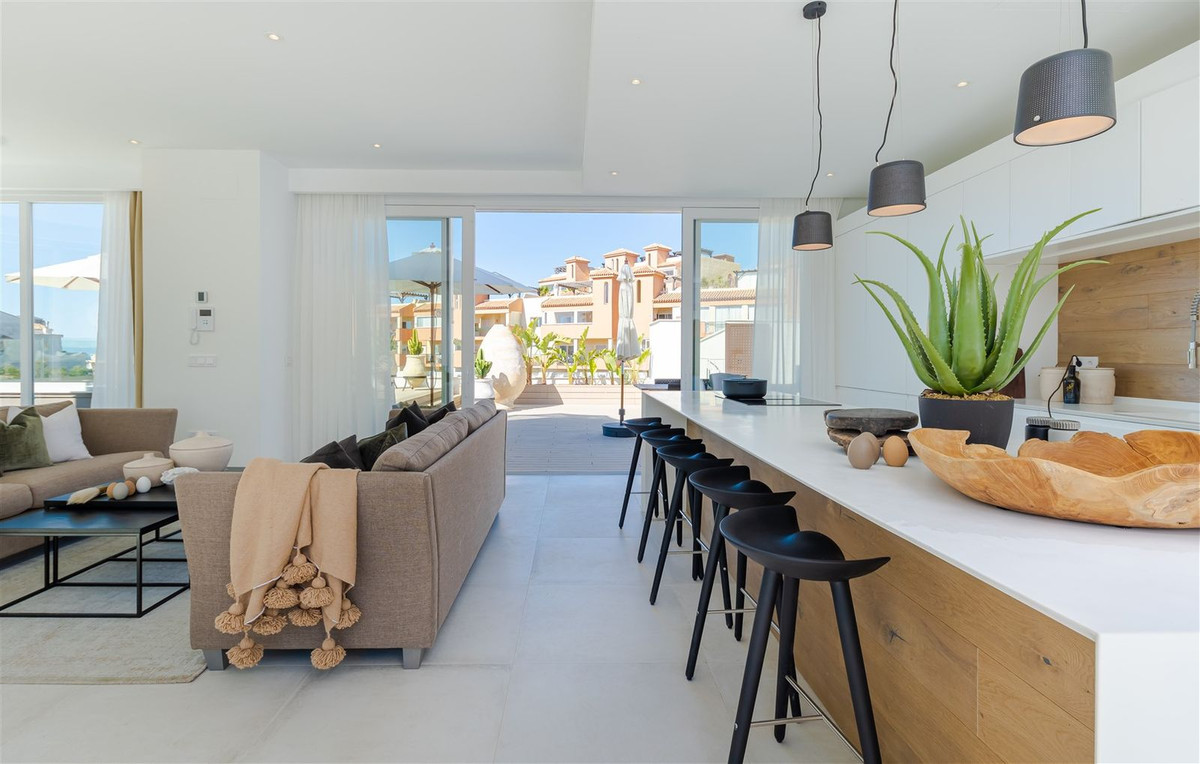 Se vende Villa - Chalet de 9 dormitorios en Costa Del Sol, Málaga, España