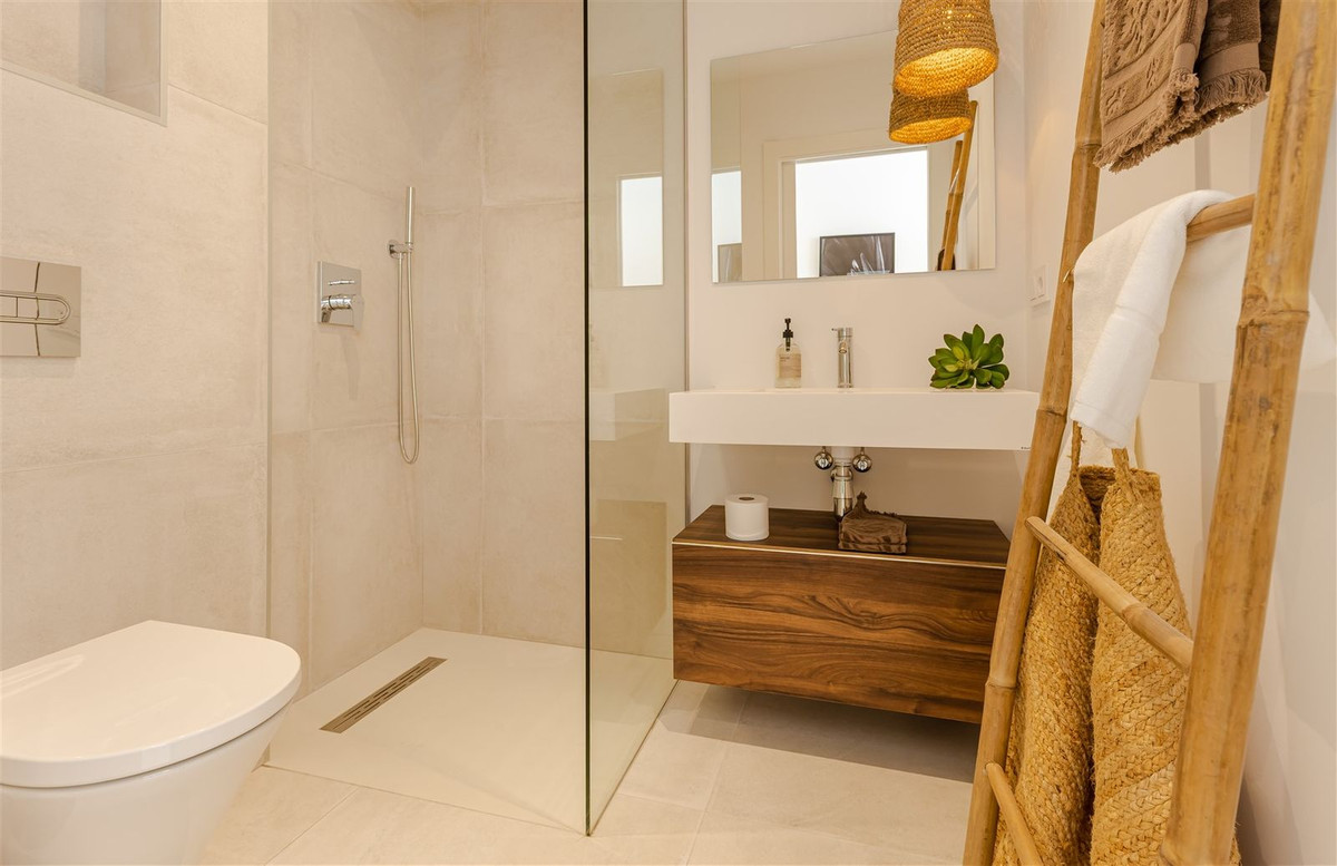 Se vende Villa - Chalet de 9 dormitorios en Costa Del Sol, Málaga, España