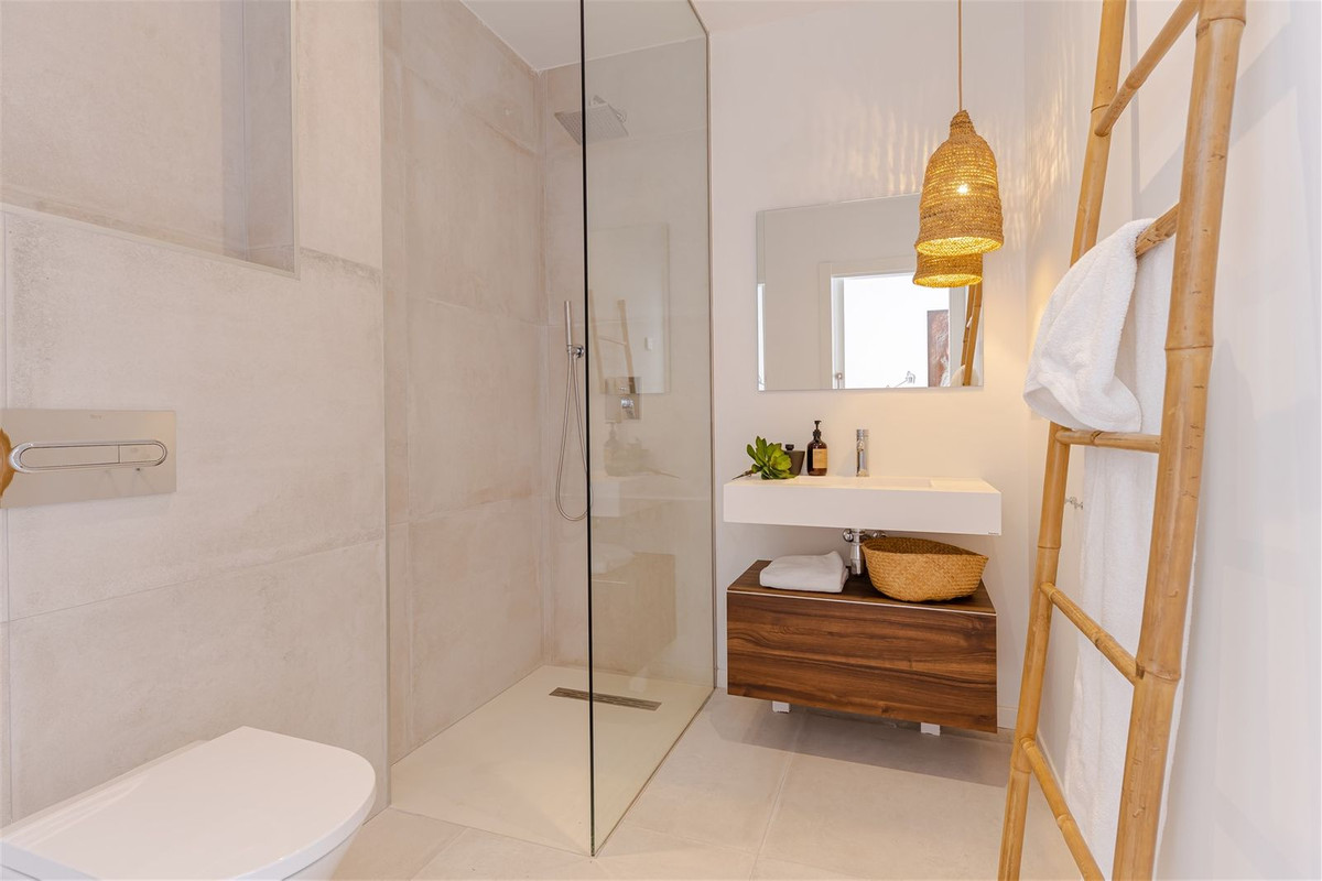 Se vende Villa - Chalet de 9 dormitorios en Costa Del Sol, Málaga, España