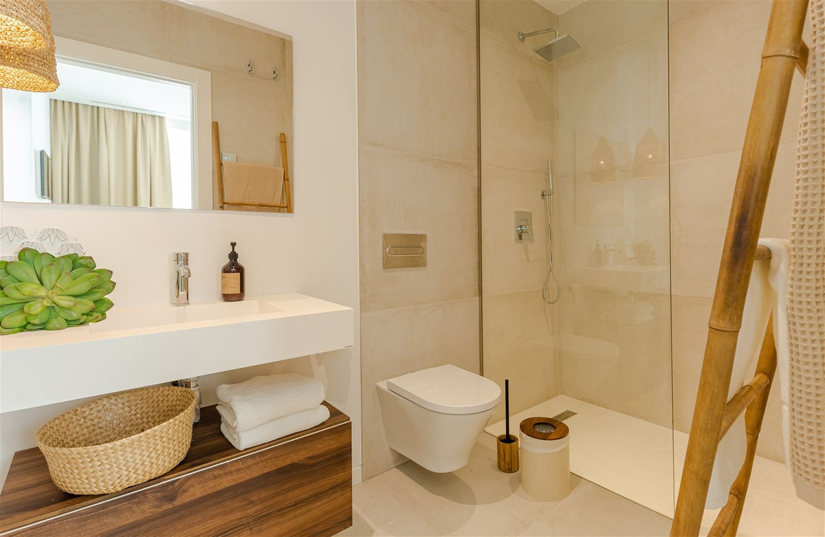 Se vende Villa - Chalet de 9 dormitorios en Costa Del Sol, Málaga, España