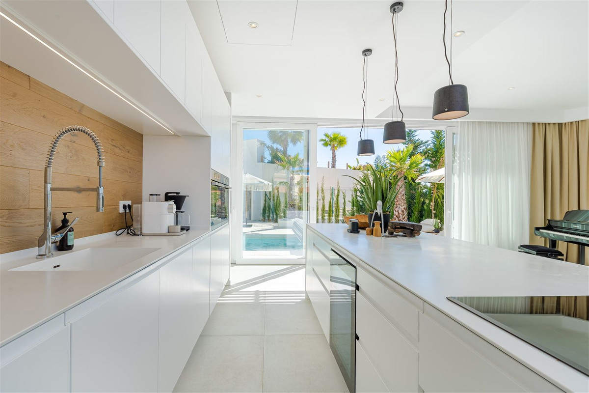 Se vende Villa - Chalet de 9 dormitorios en Costa Del Sol, Málaga, España