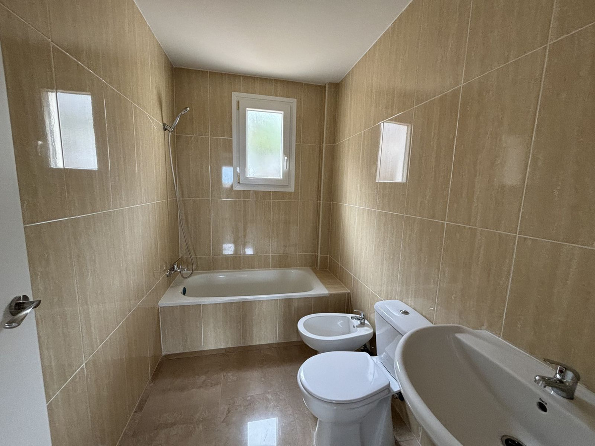 Se vende Apartamento Planta Media de 3 dormitorios en Costa Del Sol, Málaga, España