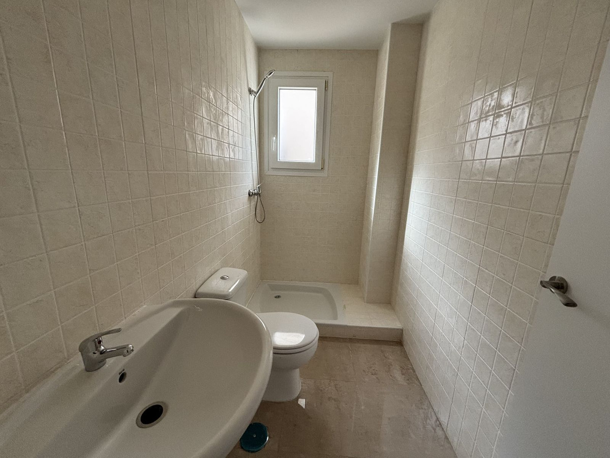 Se vende Apartamento Planta Media de 3 dormitorios en Costa Del Sol, Málaga, España