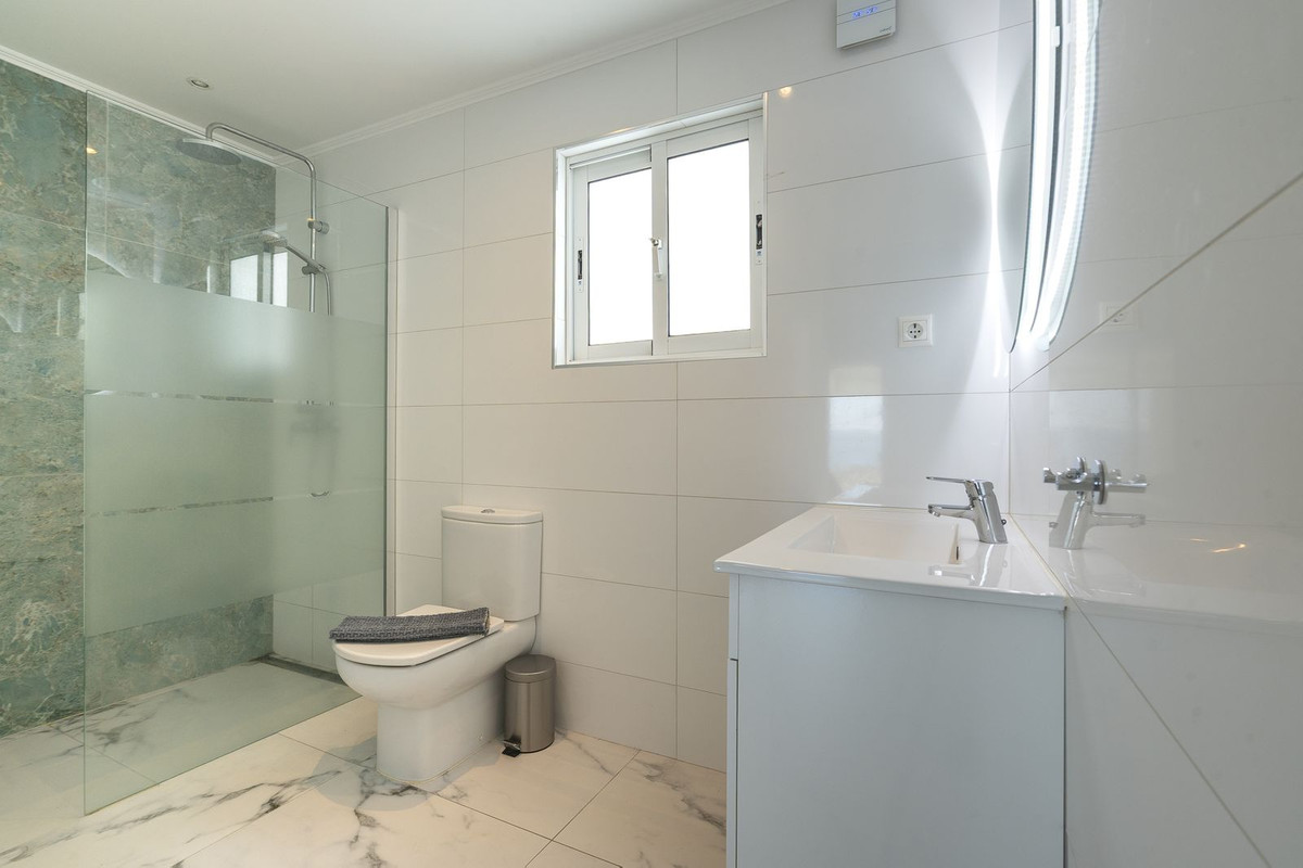 5 Bed Townhouse for sale in La Cala De Mijas Costa Del Sol, Málaga, Spain