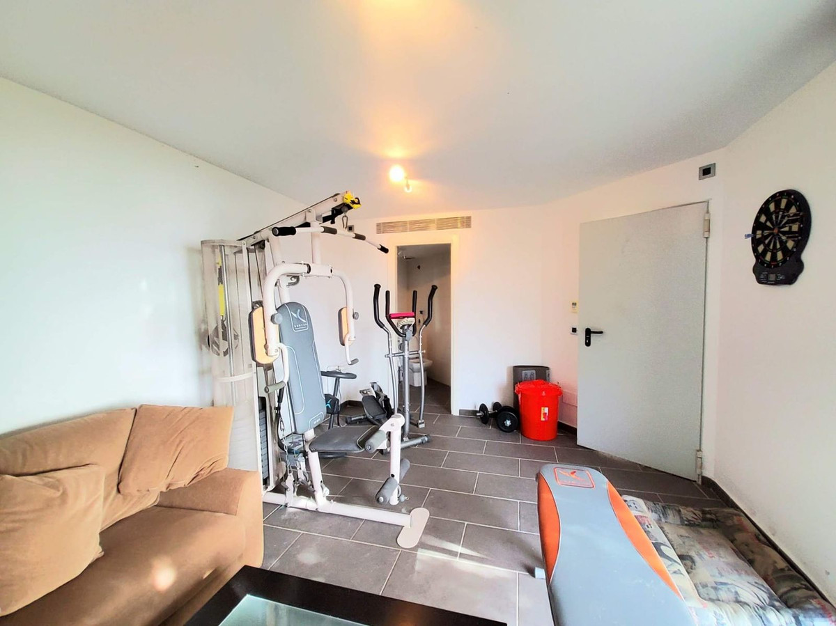 Se vende Villa - Chalet de 4 dormitorios en Costa Del Sol, Cadiz, España