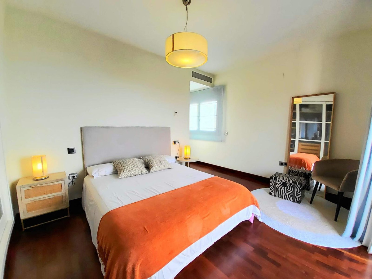 Se vende Villa - Chalet de 4 dormitorios en Costa Del Sol, Cadiz, España