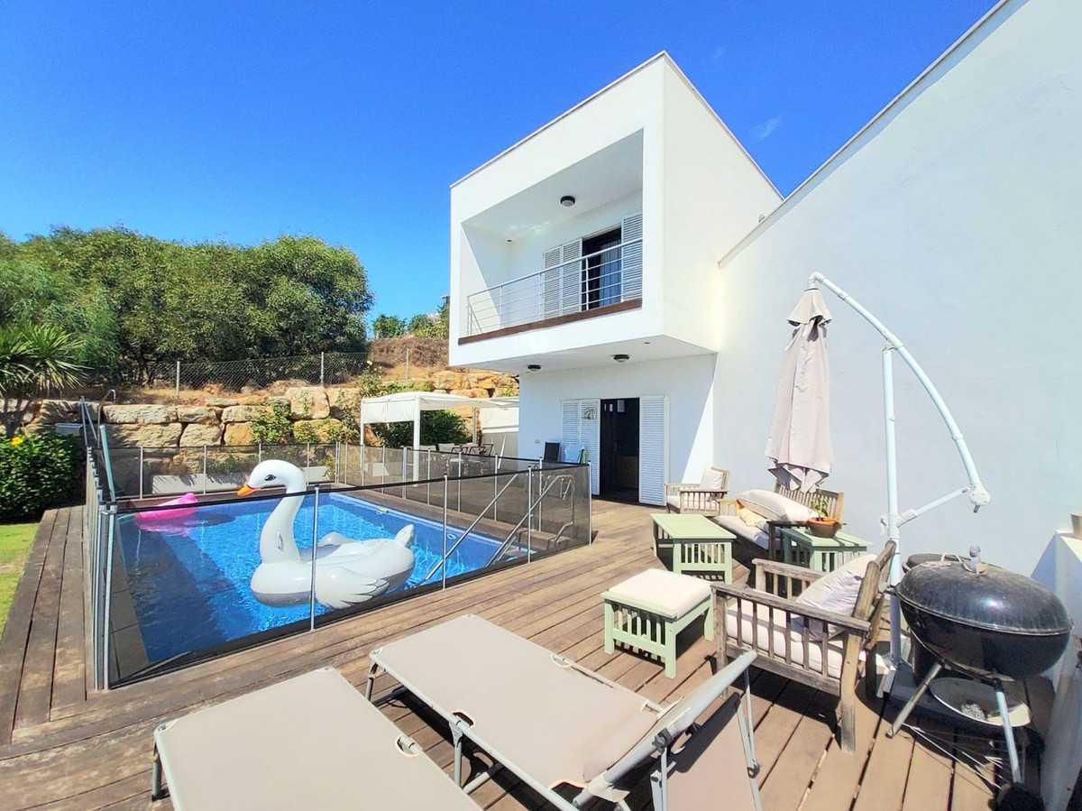 Se vende Villa - Chalet de 4 dormitorios en Costa Del Sol, Cadiz, España