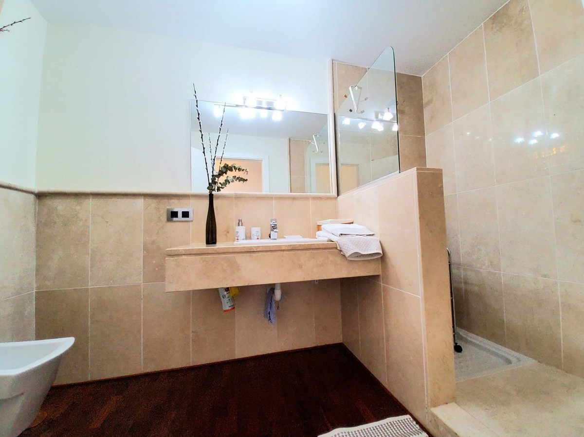 Se vende Villa - Chalet de 4 dormitorios en Costa Del Sol, Cadiz, España