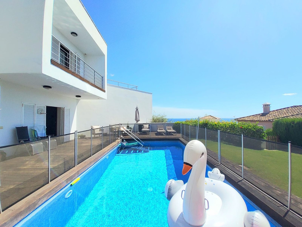 Se vende Villa - Chalet de 4 dormitorios en Costa Del Sol, Cadiz, España