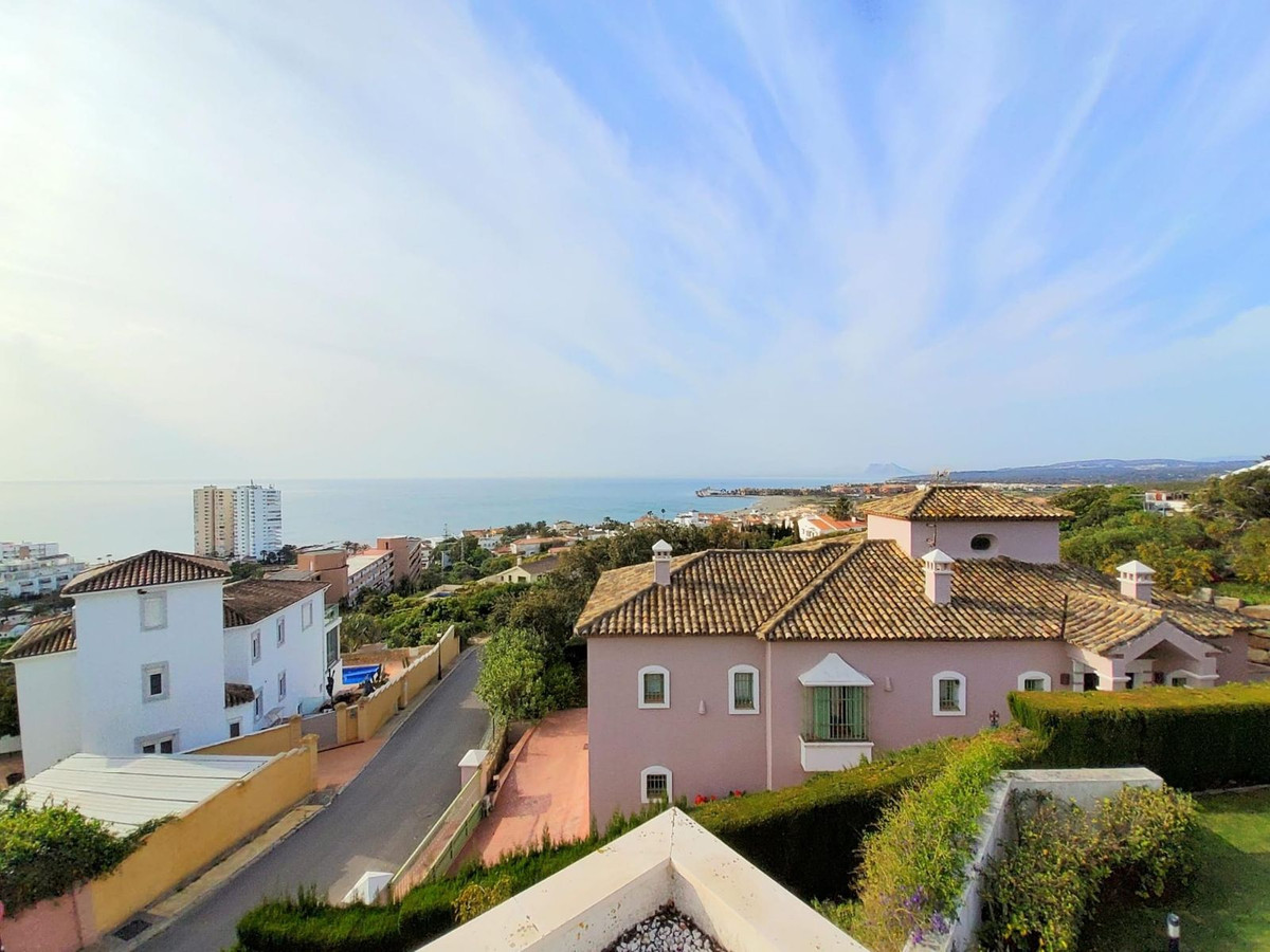 Se vende Villa - Chalet de 4 dormitorios en Costa Del Sol, Cadiz, España