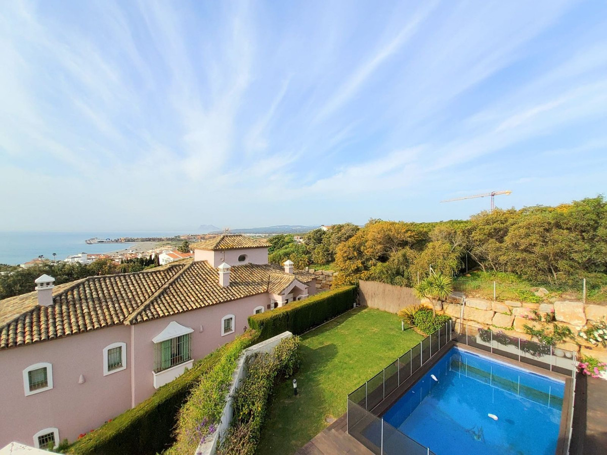 Se vende Villa - Chalet de 4 dormitorios en Costa Del Sol, Cadiz, España