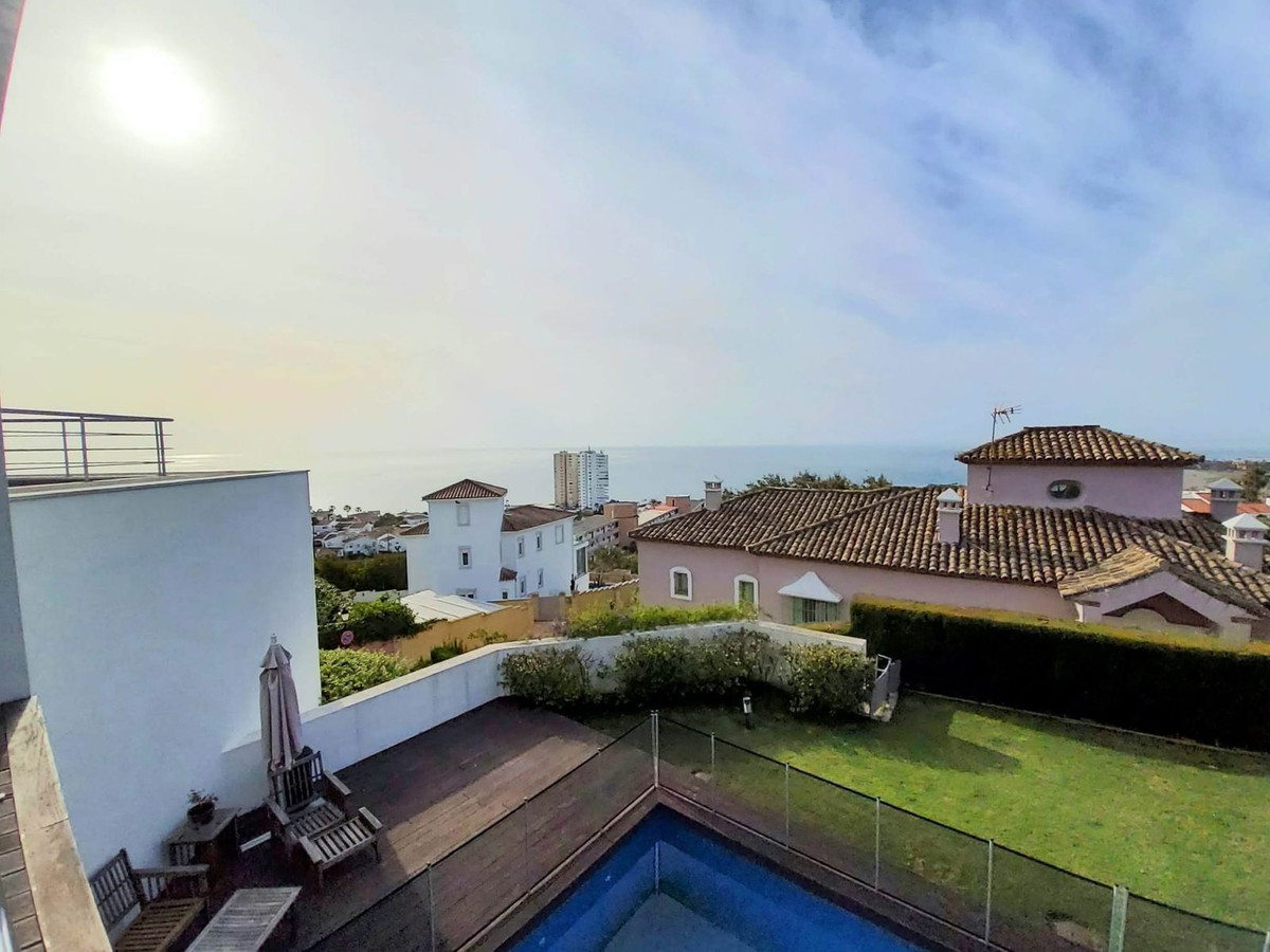 Se vende Villa - Chalet de 4 dormitorios en Costa Del Sol, Cadiz, España