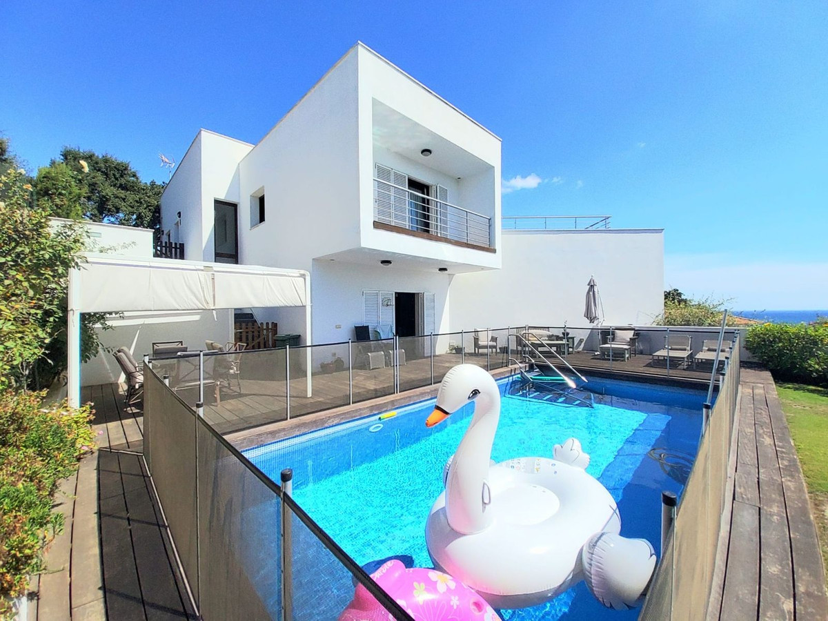 Se vende Villa - Chalet de 4 dormitorios en Costa Del Sol, Cadiz, España
