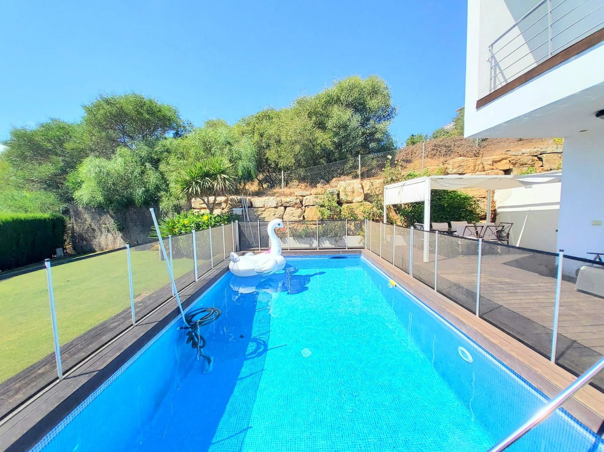 Se vende Villa - Chalet de 4 dormitorios en Costa Del Sol, Cadiz, España