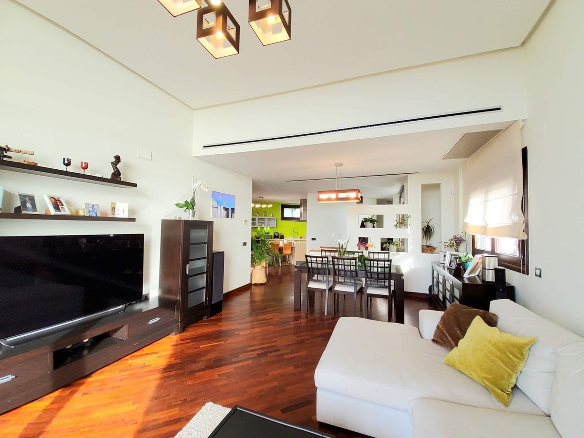 Se vende Villa - Chalet de 4 dormitorios en Costa Del Sol, Cadiz, España