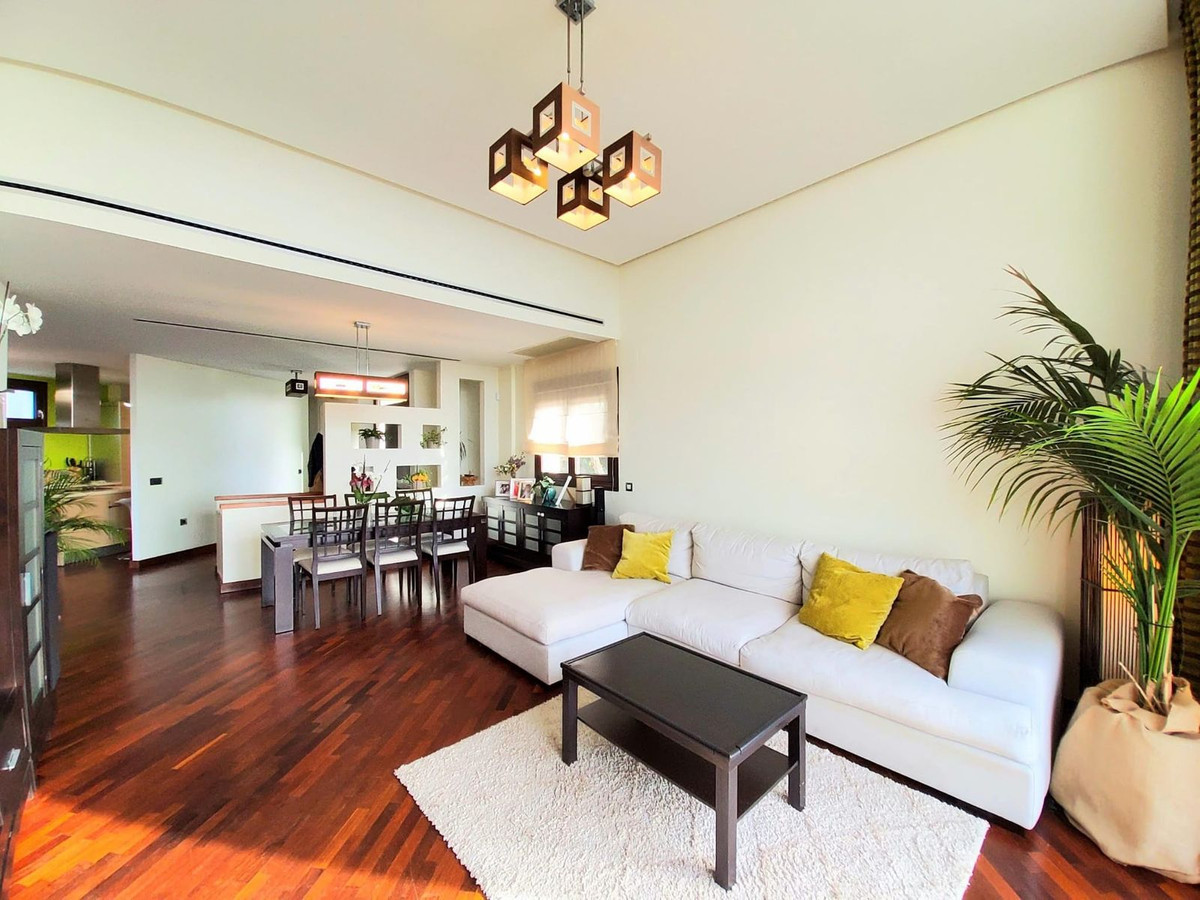 Se vende Villa - Chalet de 4 dormitorios en Costa Del Sol, Cadiz, España
