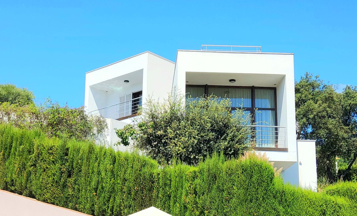 Se vende Villa - Chalet de 4 dormitorios en Costa Del Sol, Cadiz, España