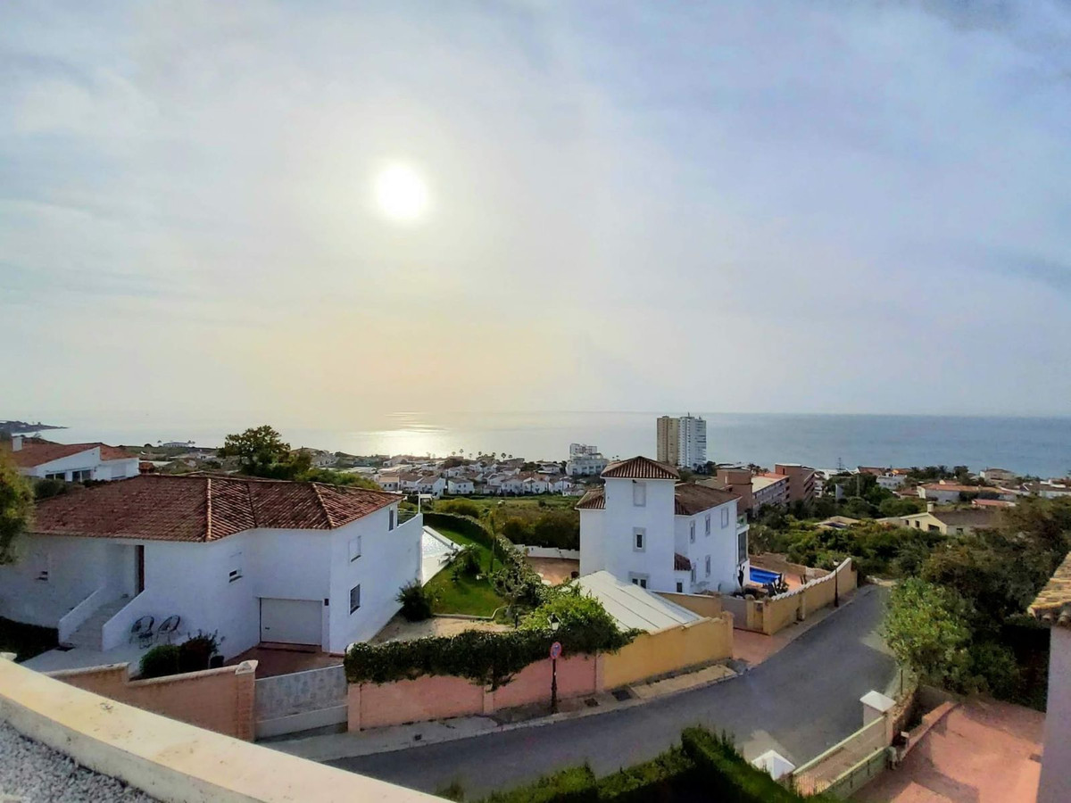 Se vende Villa - Chalet de 4 dormitorios en Costa Del Sol, Cadiz, España