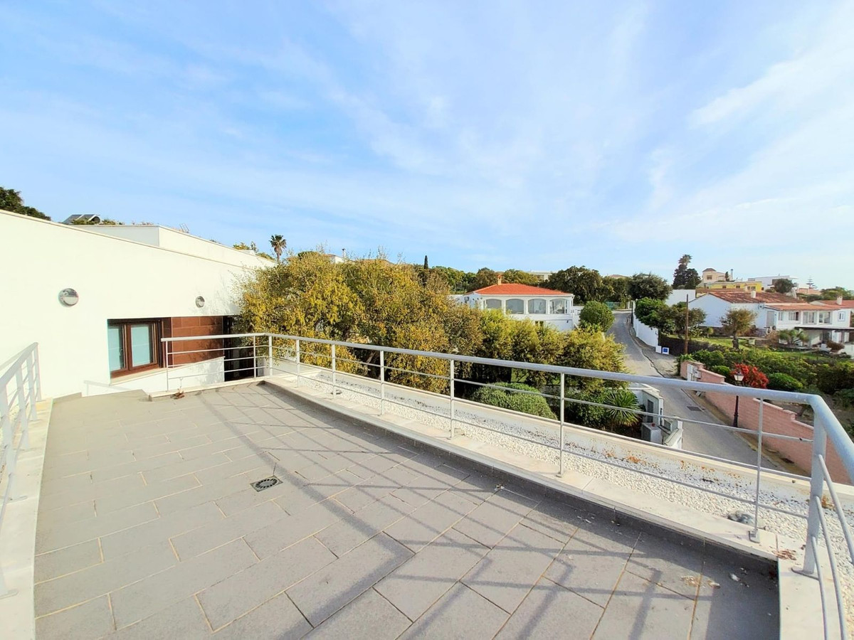 Se vende Villa - Chalet de 4 dormitorios en Costa Del Sol, Cadiz, España
